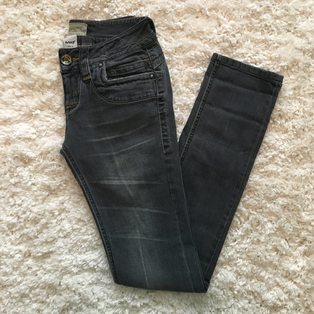 🌟NWOT🌟 REEF SKINNY JEANS